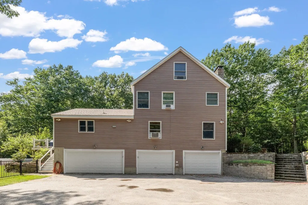 44 Ann Logan Circle Raymond NH 03077