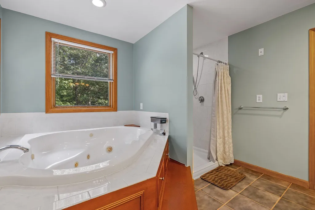 44 Ann Logan Circle Raymond NH 03077