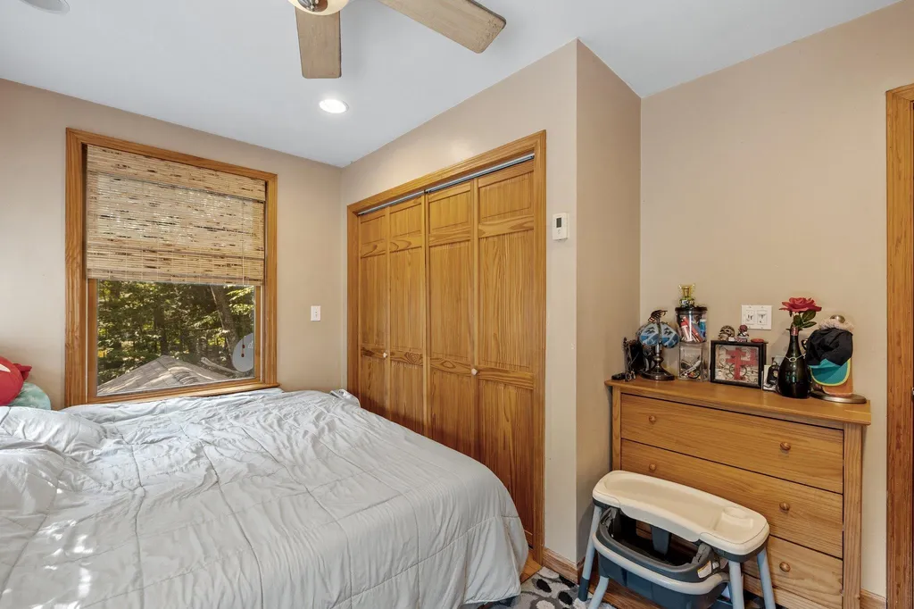 44 Ann Logan Circle Raymond NH 03077