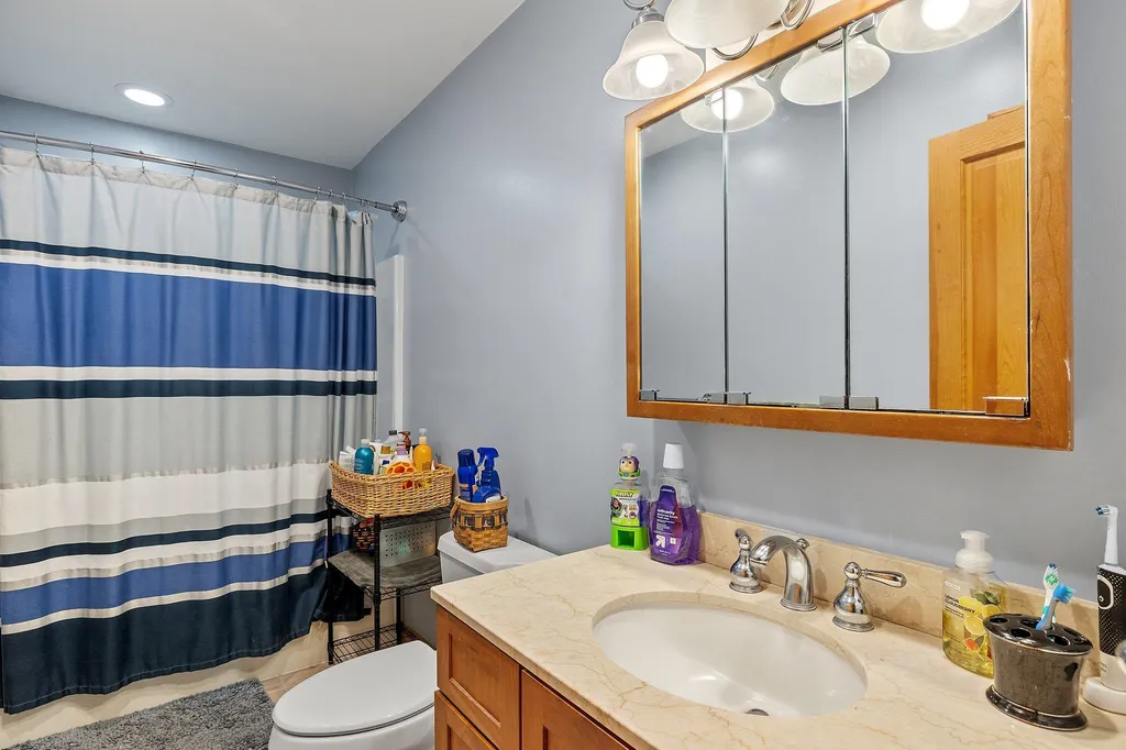 44 Ann Logan Circle Raymond NH 03077