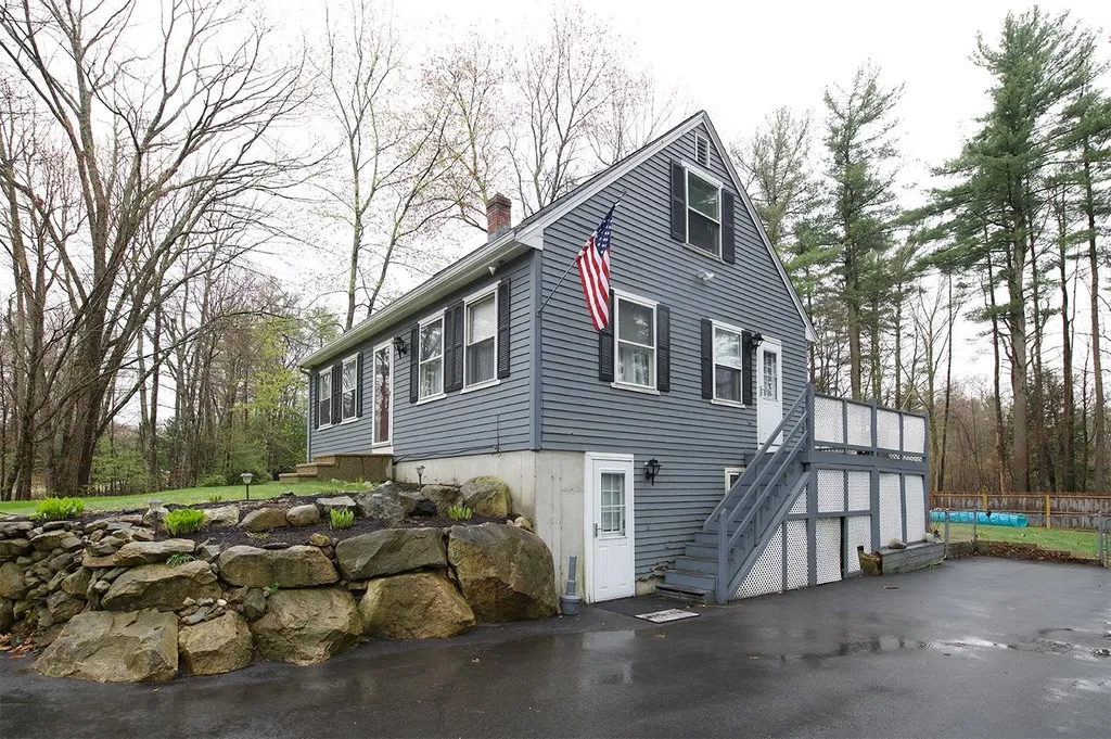 14 Tamworth Road Sandown NH 03873