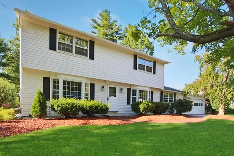 11 Deerhaven Drive Nashua NH 03064