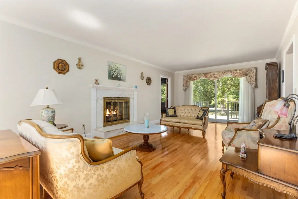 18 Tuttle Lane Dover NH 03820