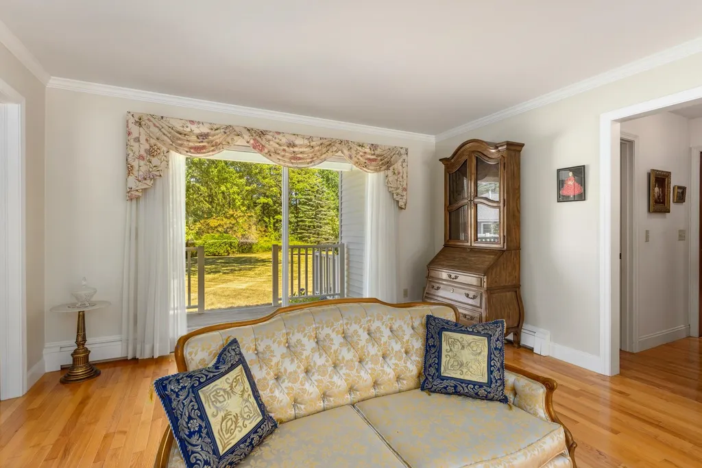 18 Tuttle Lane Dover NH 03820