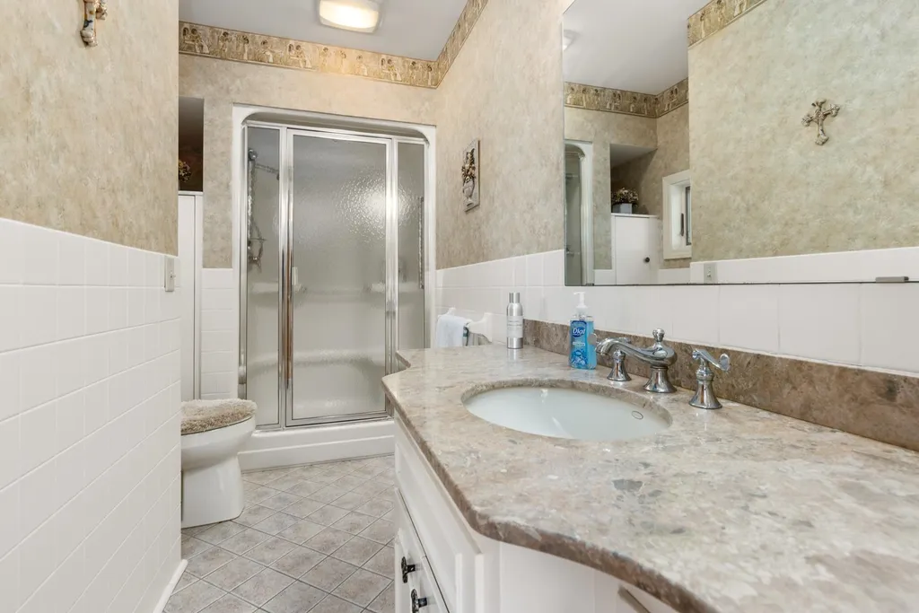 18 Tuttle Lane Dover NH 03820
