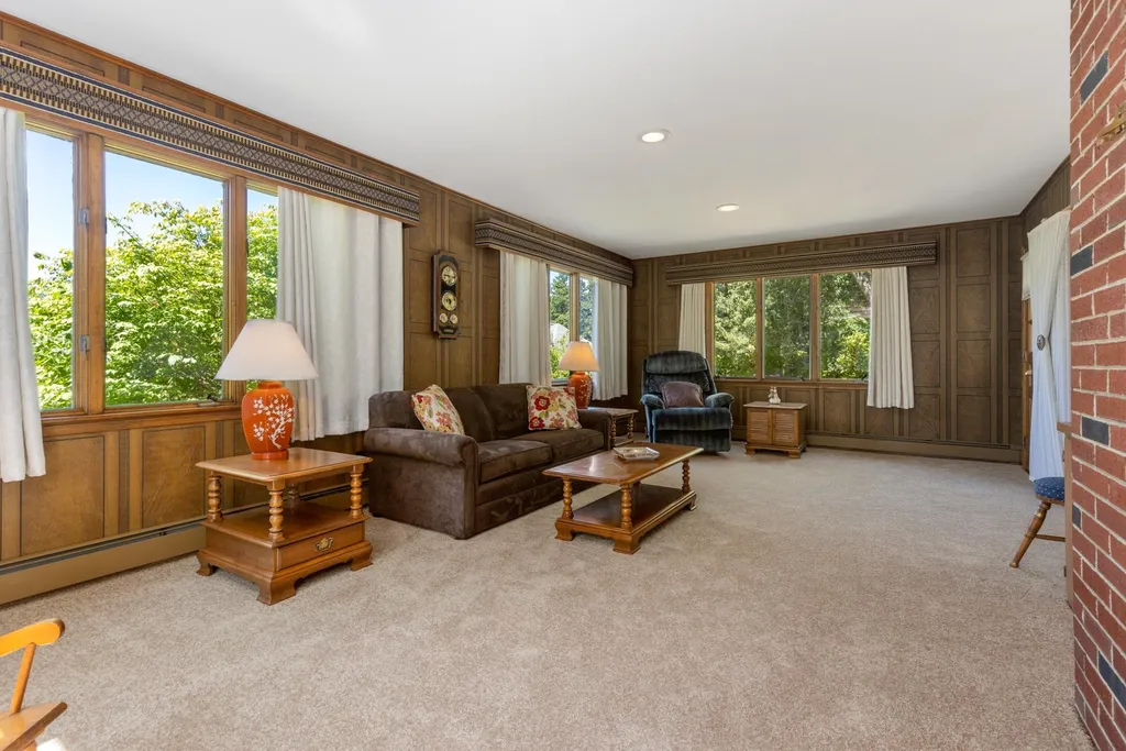 18 Tuttle Lane Dover NH 03820