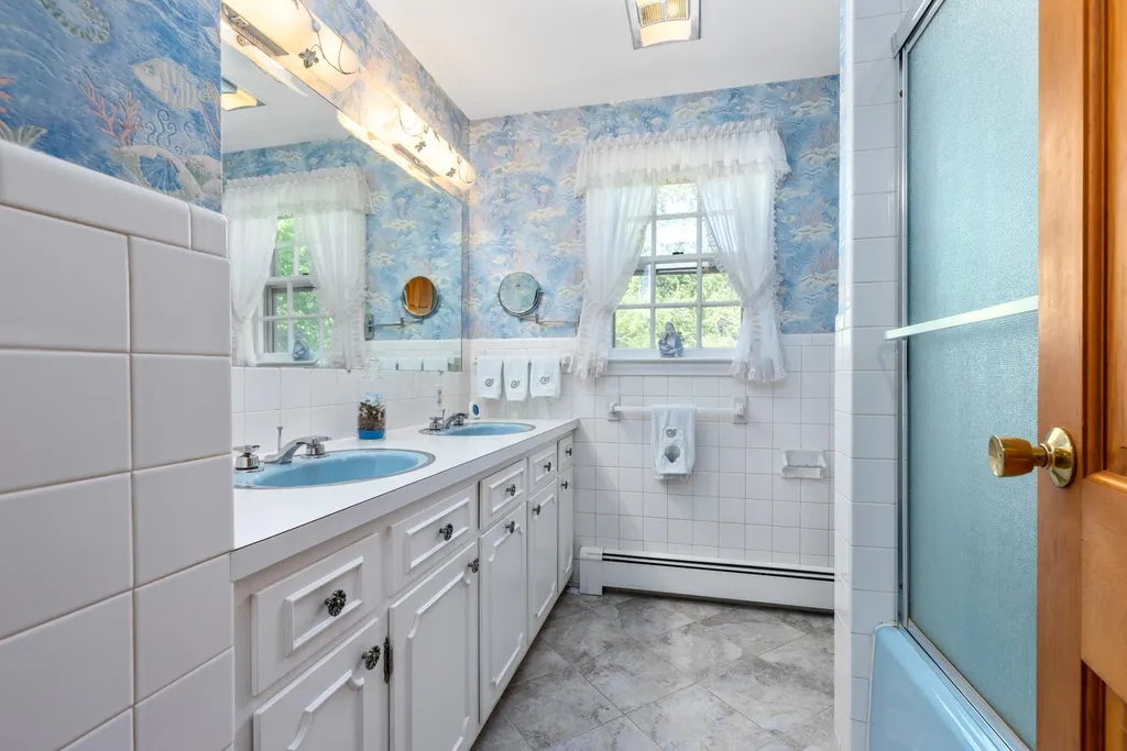 18 Tuttle Lane Dover NH 03820