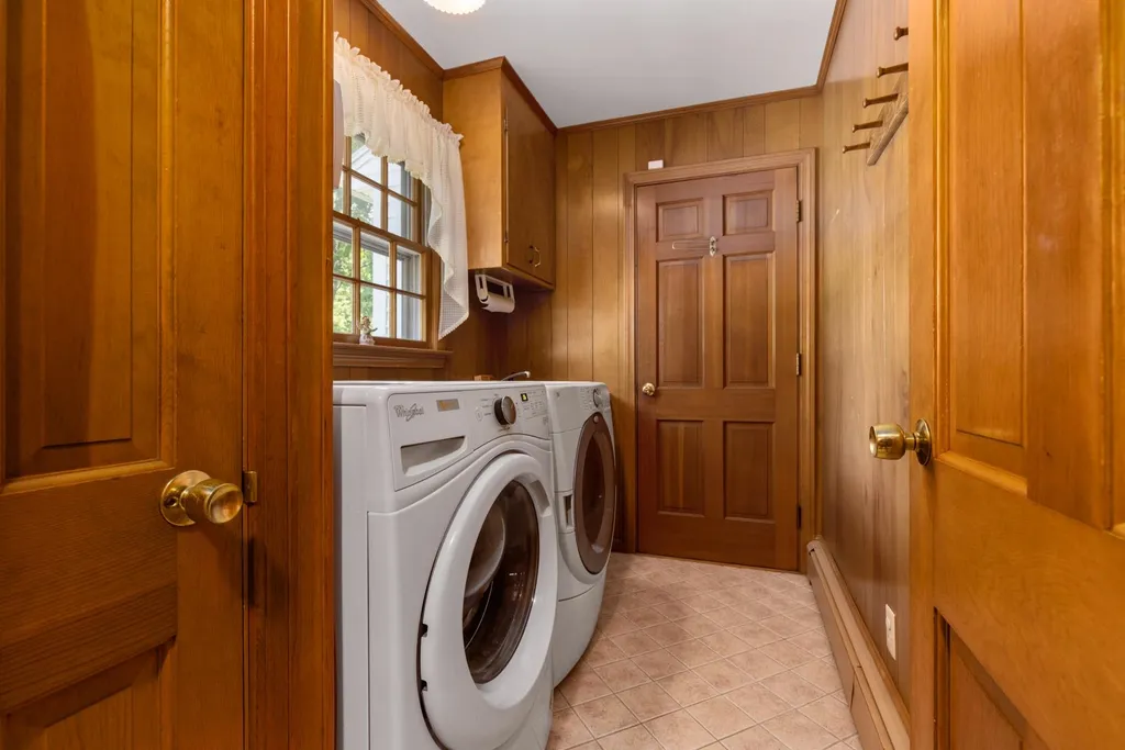 18 Tuttle Lane Dover NH 03820