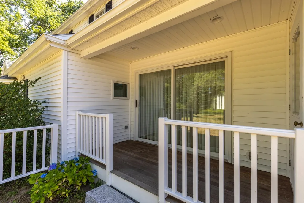 18 Tuttle Lane Dover NH 03820