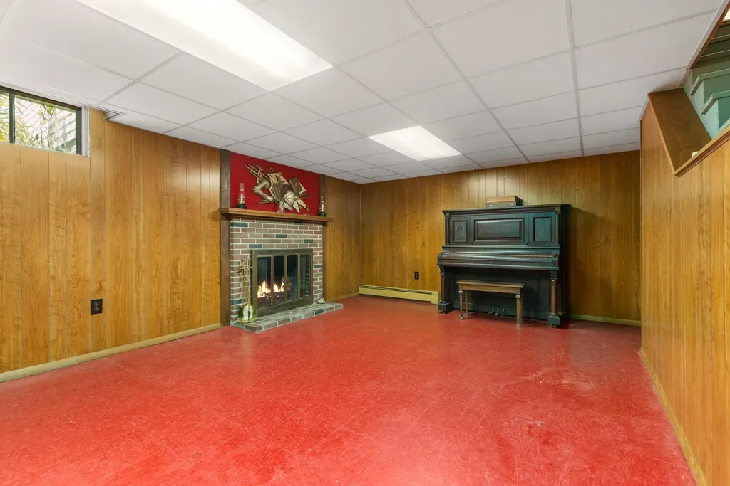 18 Tuttle Lane Dover NH 03820