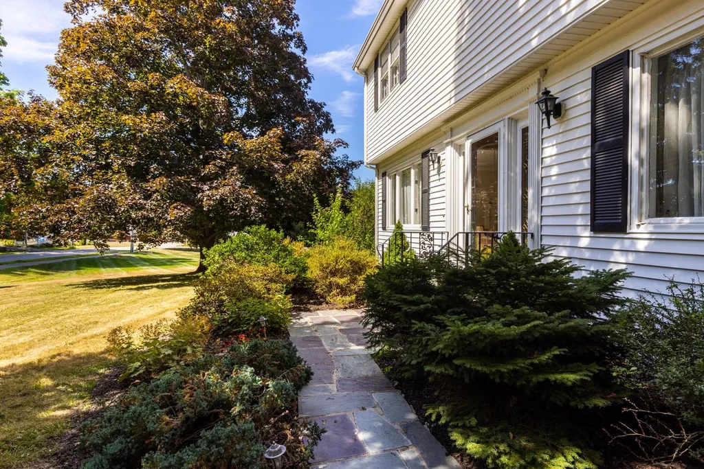 18 Tuttle Lane Dover NH 03820