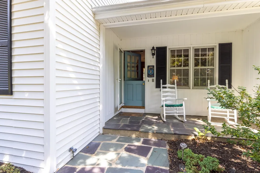 18 Tuttle Lane Dover NH 03820