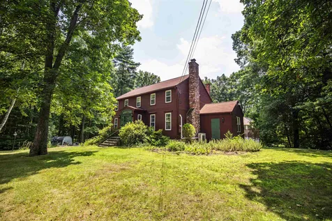 1 Gardiners Way Derry NH 03038