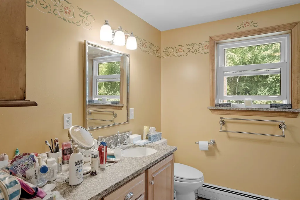 176 Rockingham Road Auburn NH 03032