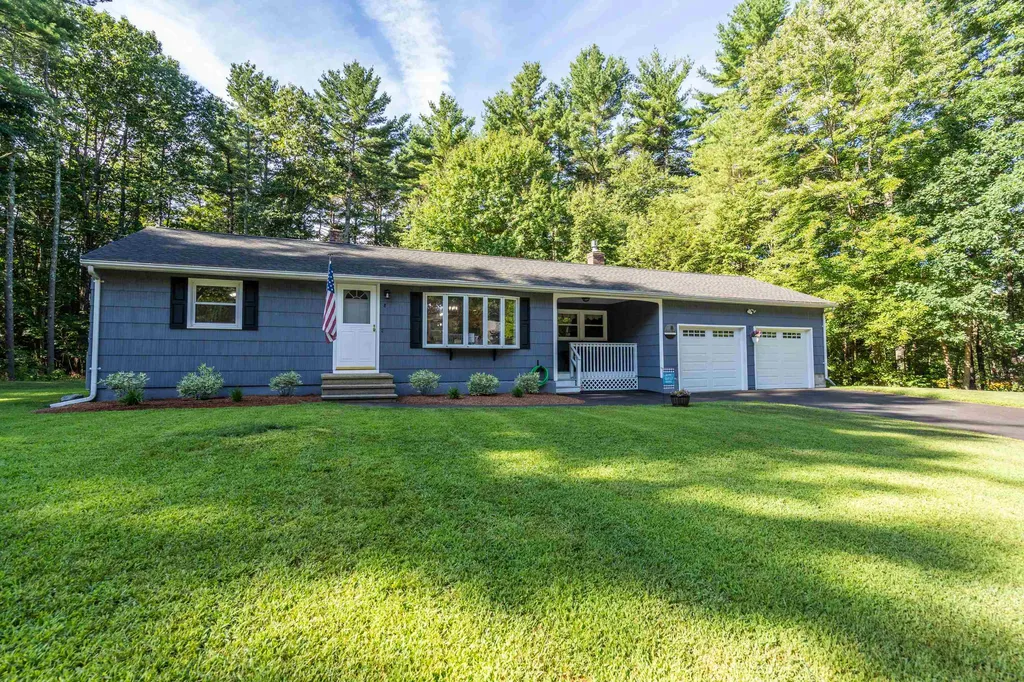 8 Lincoln Street Pelham NH 03076
