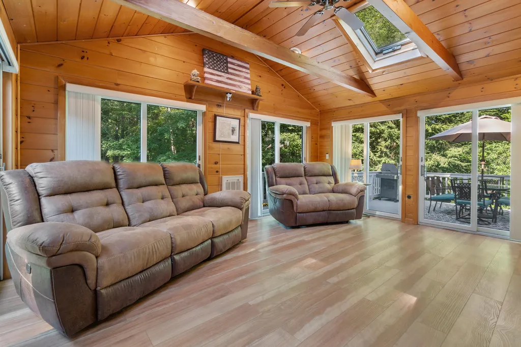 8 Lincoln Street Pelham NH 03076