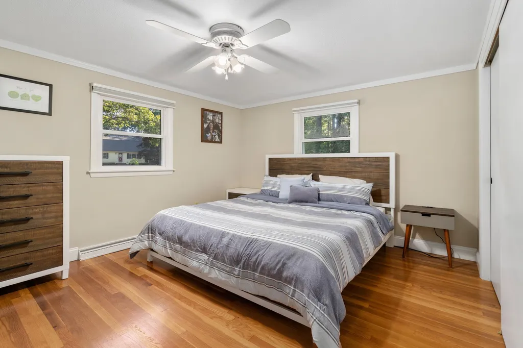 8 Lincoln Street Pelham NH 03076
