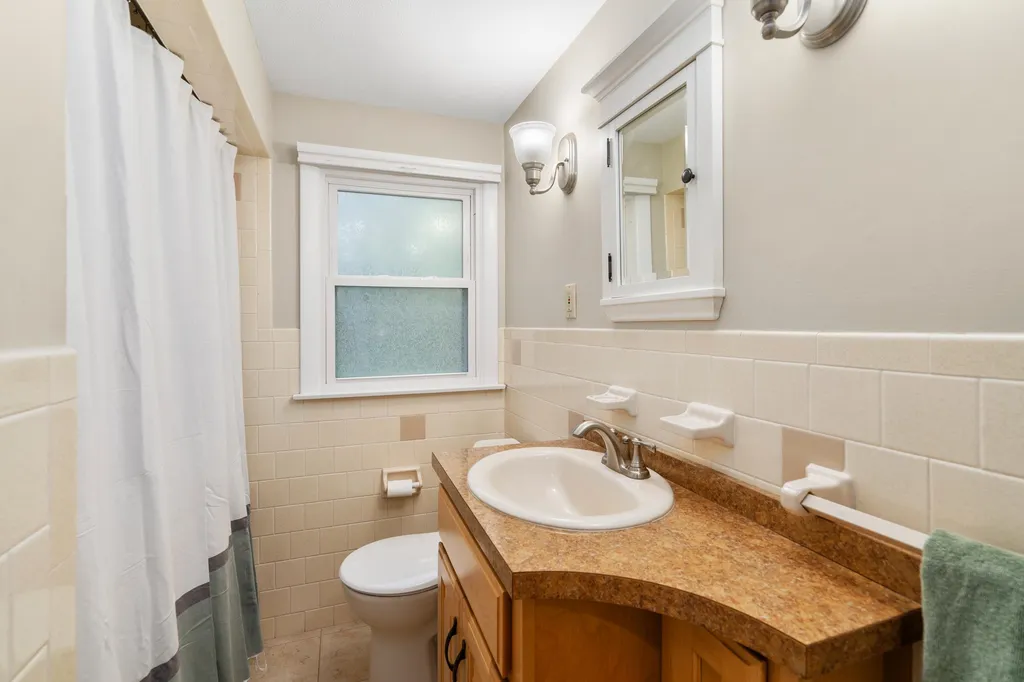 8 Lincoln Street Pelham NH 03076