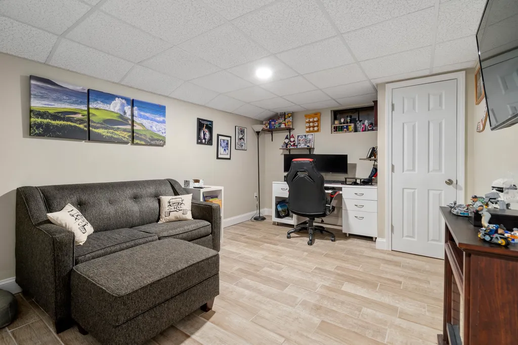 8 Lincoln Street Pelham NH 03076