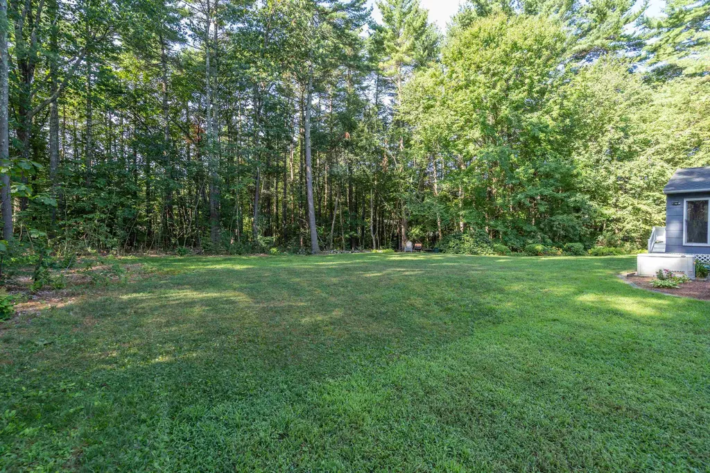 8 Lincoln Street Pelham NH 03076