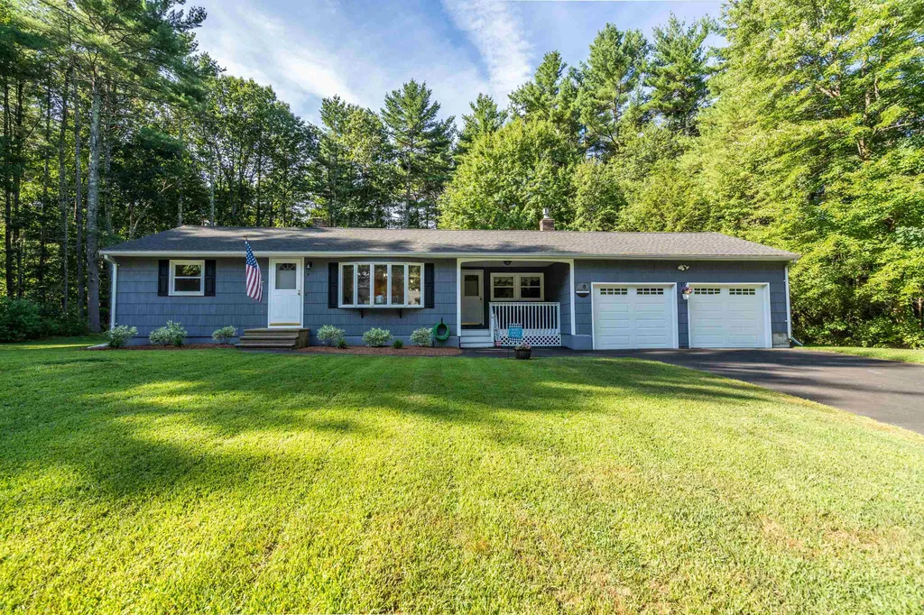 8 Lincoln Street Pelham NH 03076