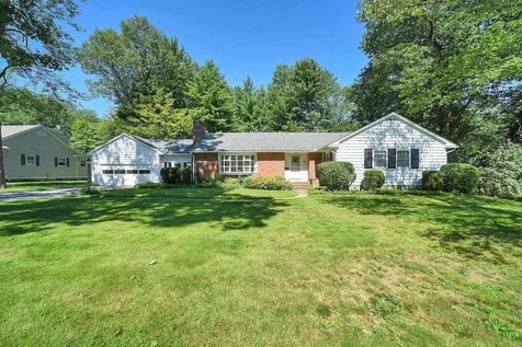 10 Maplewood Lane Essex VT 05452