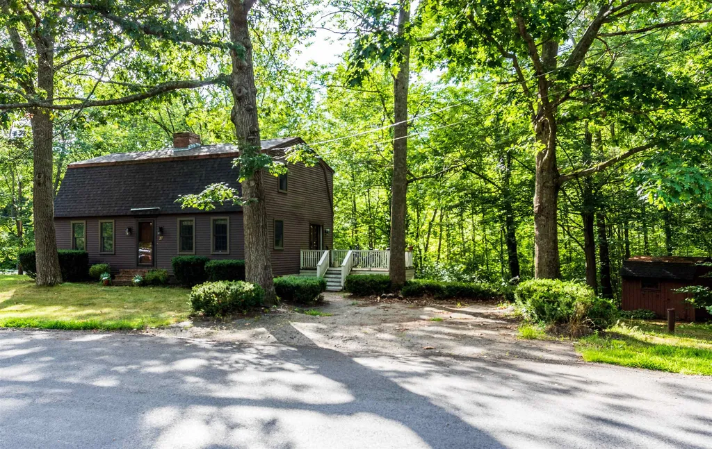 27 Crestview Terrace Stratham NH 03885