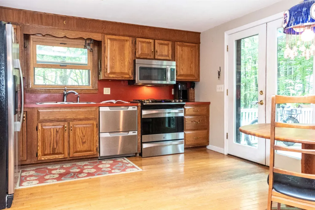 27 Crestview Terrace Stratham NH 03885