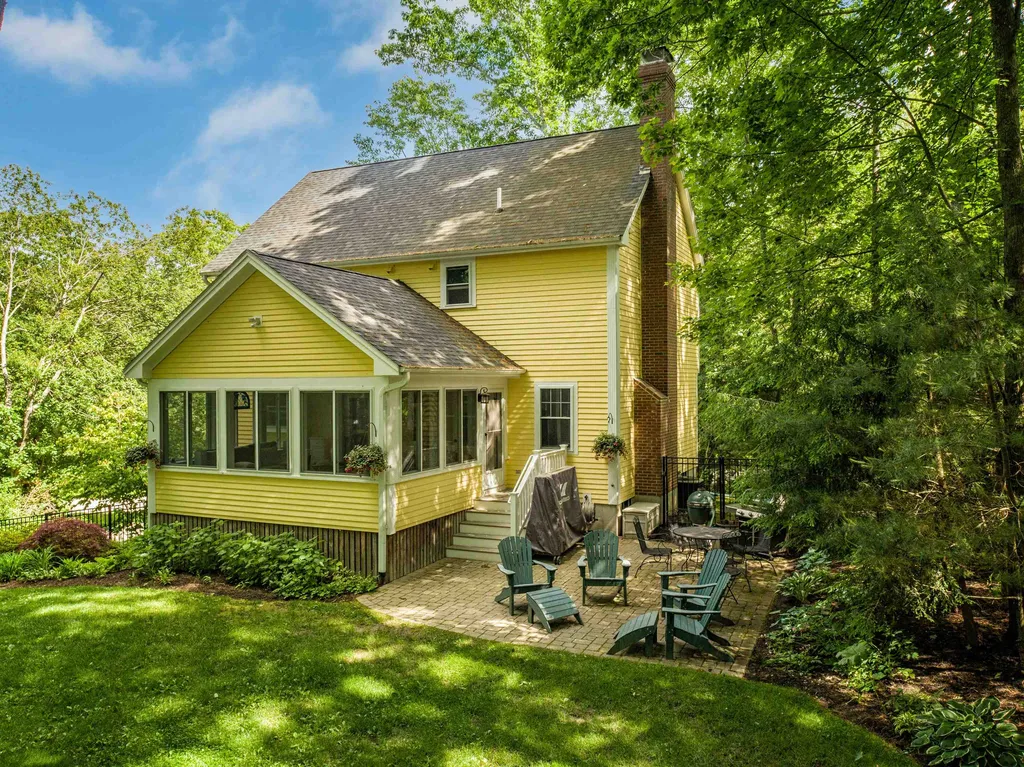 16 Quail Drive Dover NH 03820