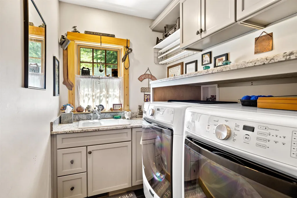 251 & 251a North Road Deerfield NH 03037