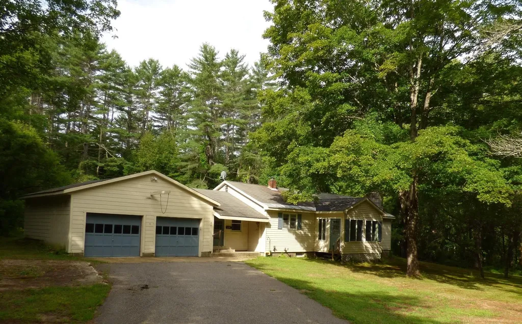 24 Chase Road Meredith NH 03253