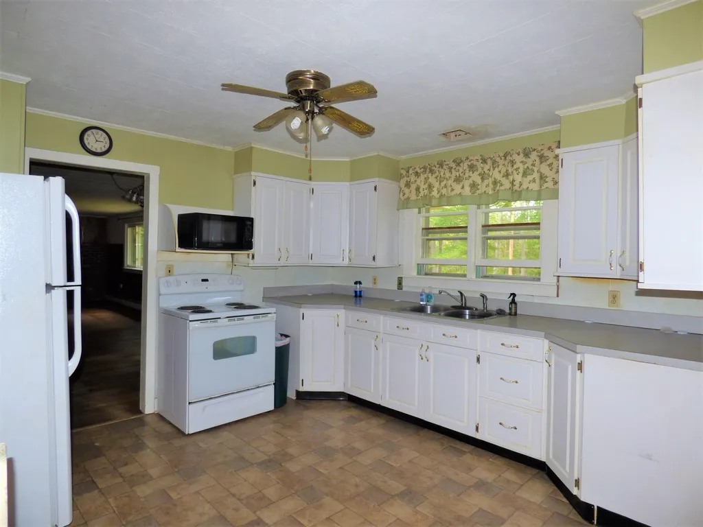 24 Chase Road Meredith NH 03253