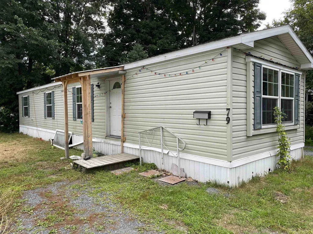 79 Spring Circle Hartford VT 05001