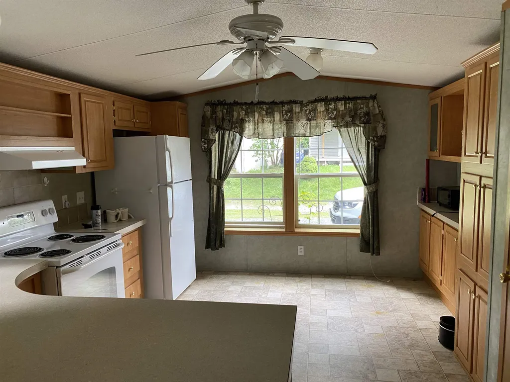 79 Spring Circle Hartford VT 05001