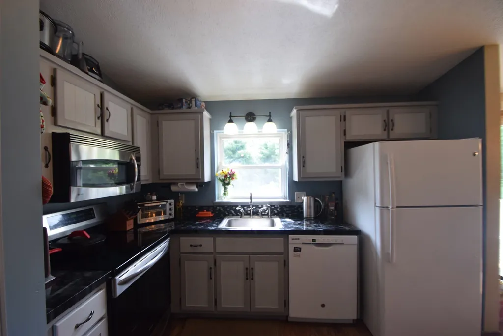 27 Maxwell Drive Derry NH 03038