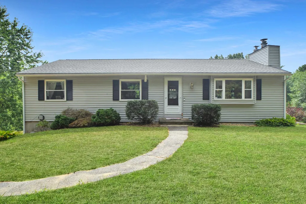 27 Maxwell Drive Derry NH 03038