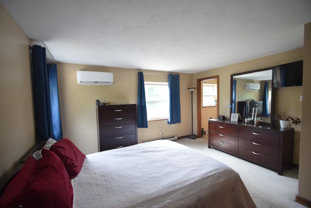 27 Maxwell Drive Derry NH 03038