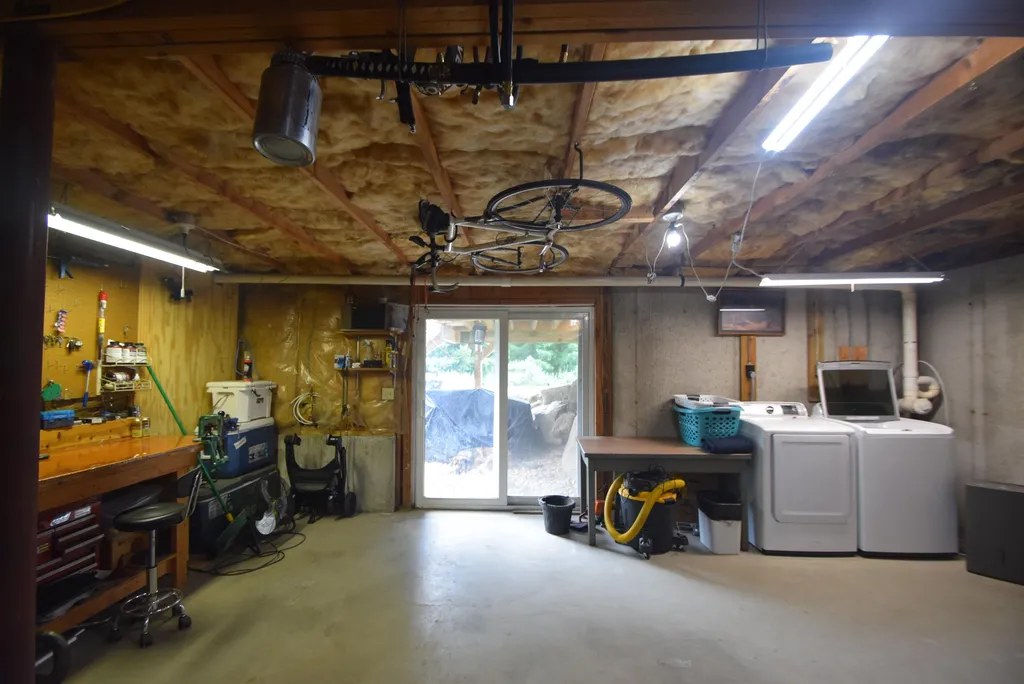 27 Maxwell Drive Derry NH 03038