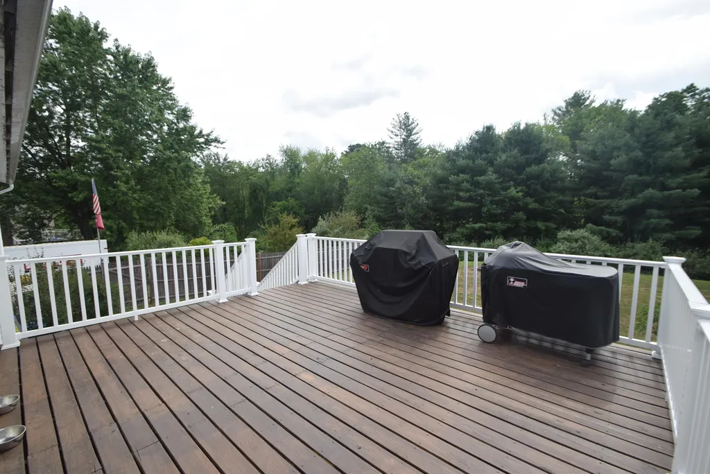 27 Maxwell Drive Derry NH 03038