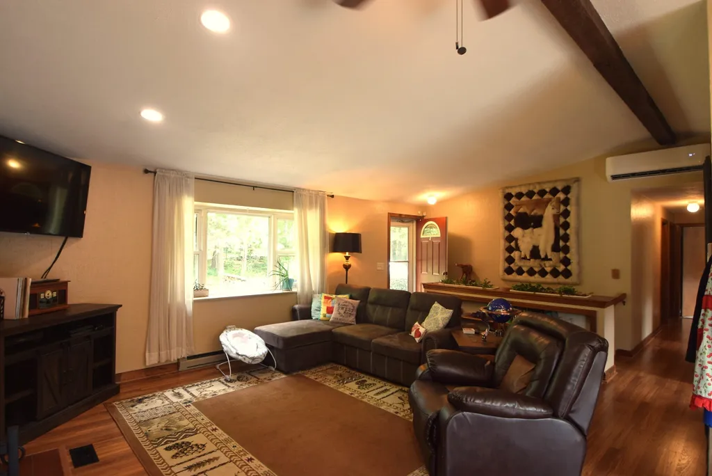 27 Maxwell Drive Derry NH 03038
