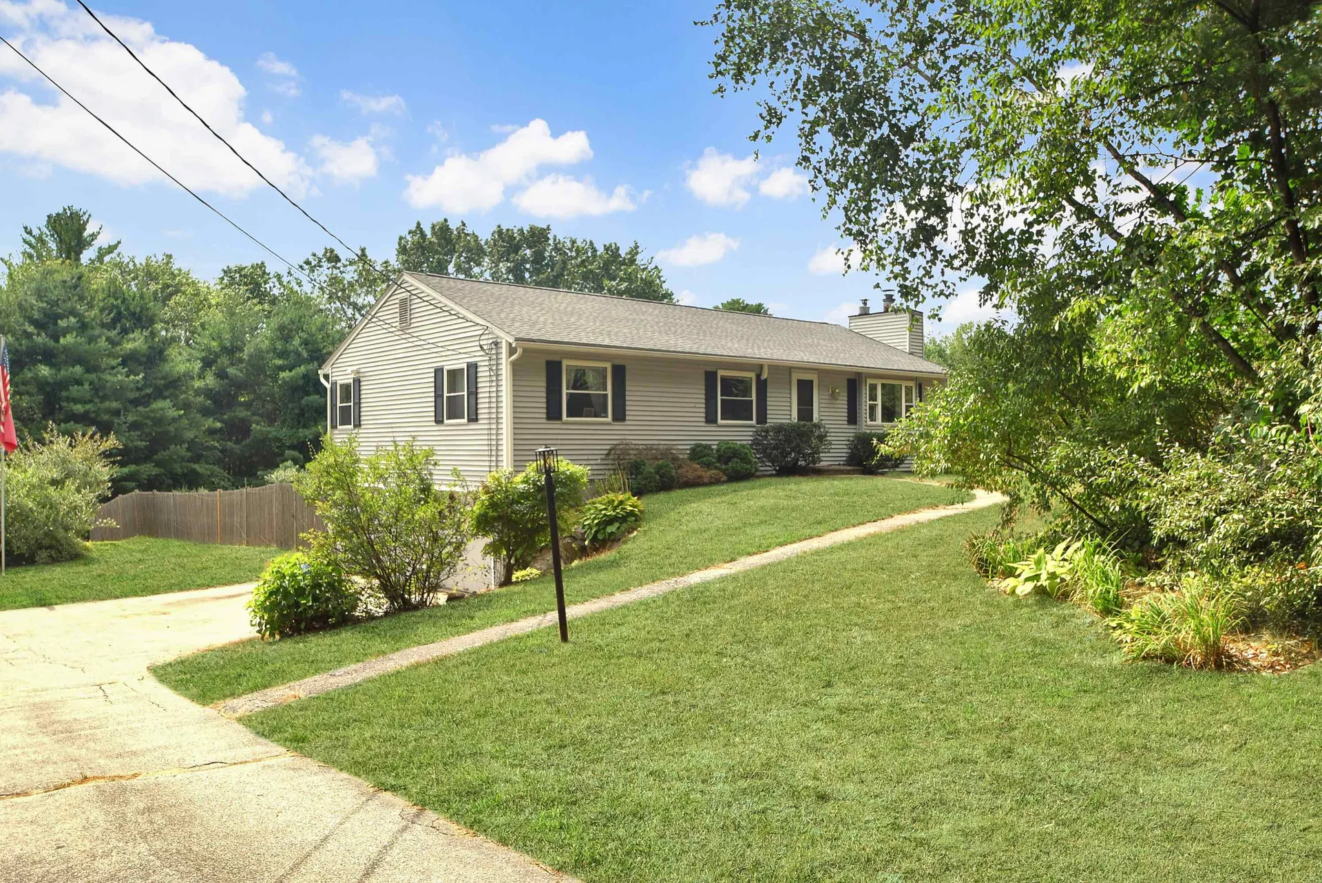 27 Maxwell Drive Derry NH 03038