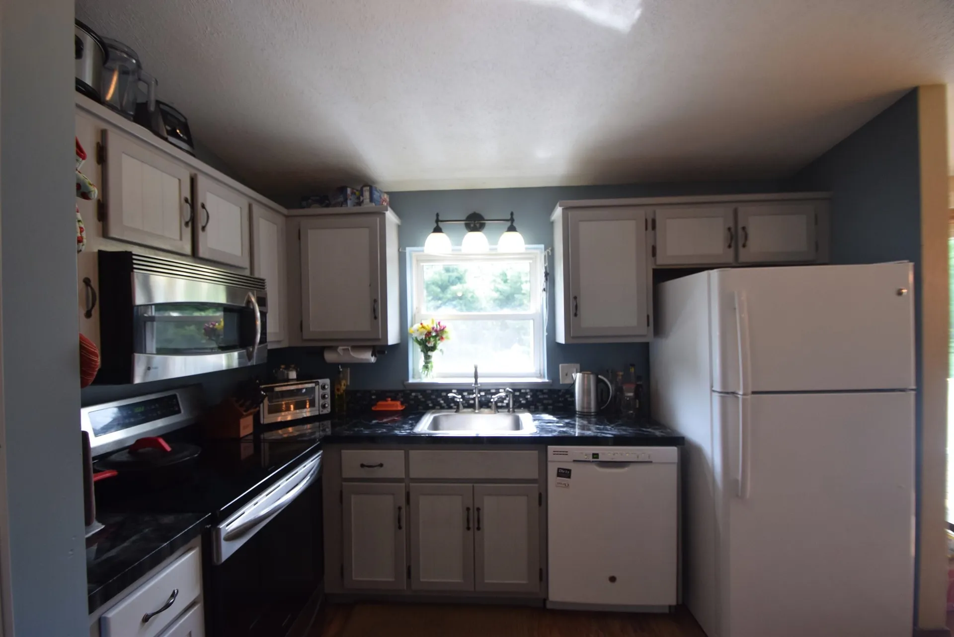27 Maxwell Drive Derry NH 03038