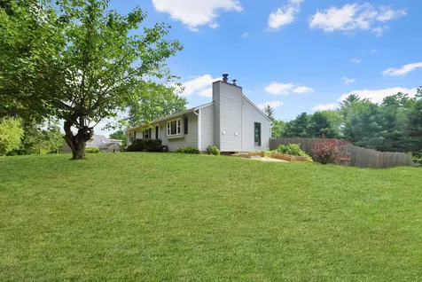 27 Maxwell Drive Derry NH 03038
