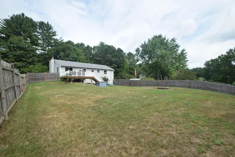 27 Maxwell Drive Derry NH 03038