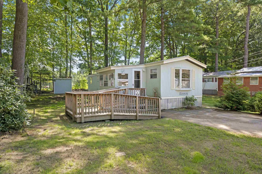 9 Sargents Place Gilford NH 03249