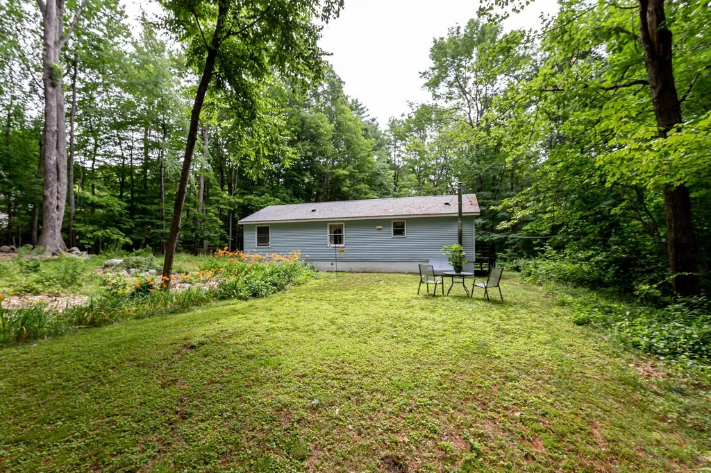 42 Oakwood Road Farmington NH 03835
