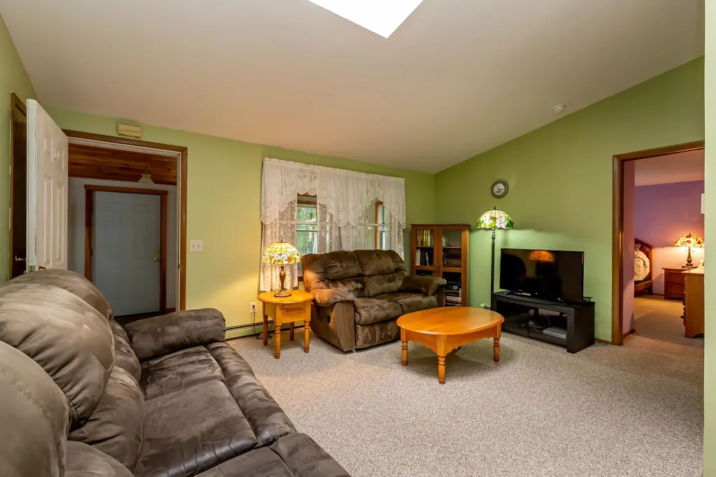 42 Oakwood Road Farmington NH 03835
