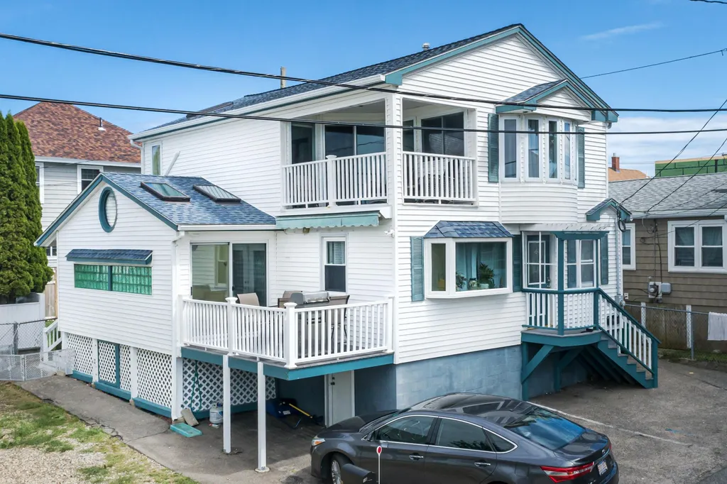 16 Mckay Avenue Hampton NH 03842
