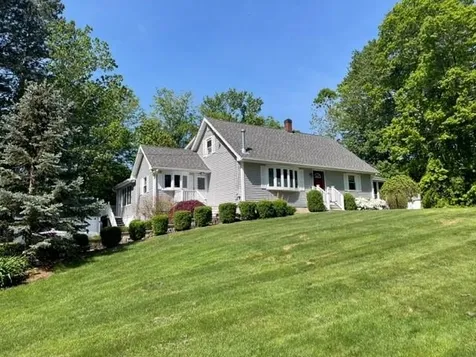 12 Hopkins Drive Hudson NH 03051
