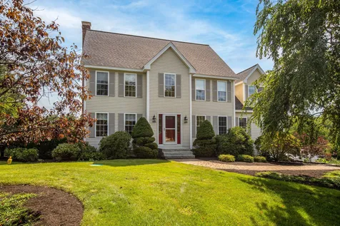 9 Rhodes Circle Brentwood NH 03833